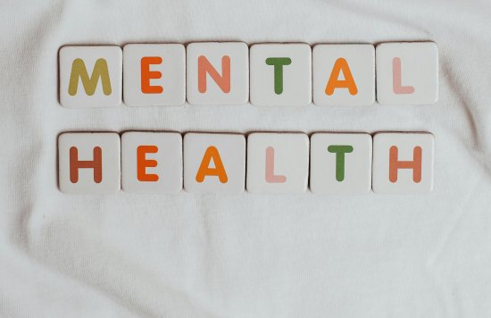 Coloure letter tiles spelling 'mental health'